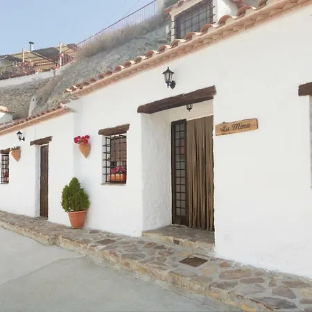 Cuevas Al Qulayat *